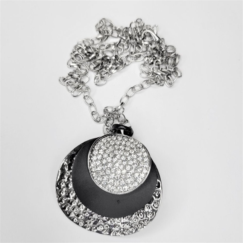 Round Crystal and Black Pendant Necklace